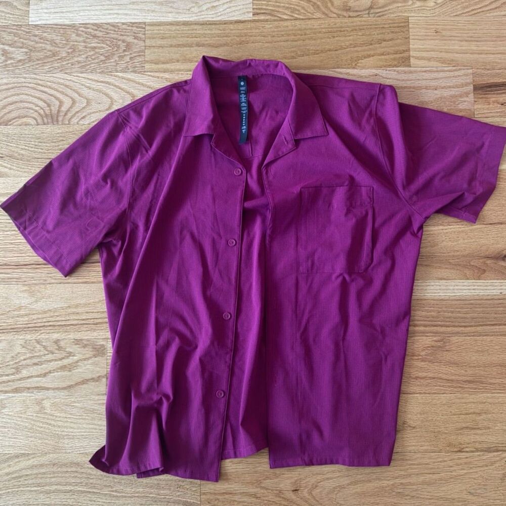 Lululemon Short Sleeve Woven Camp Collar Shirt (Magenta) - Large